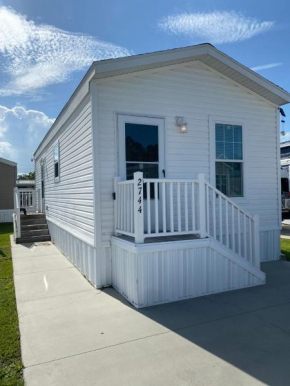 Cozy Tiny Home Near Disney World & Orlando Parks!